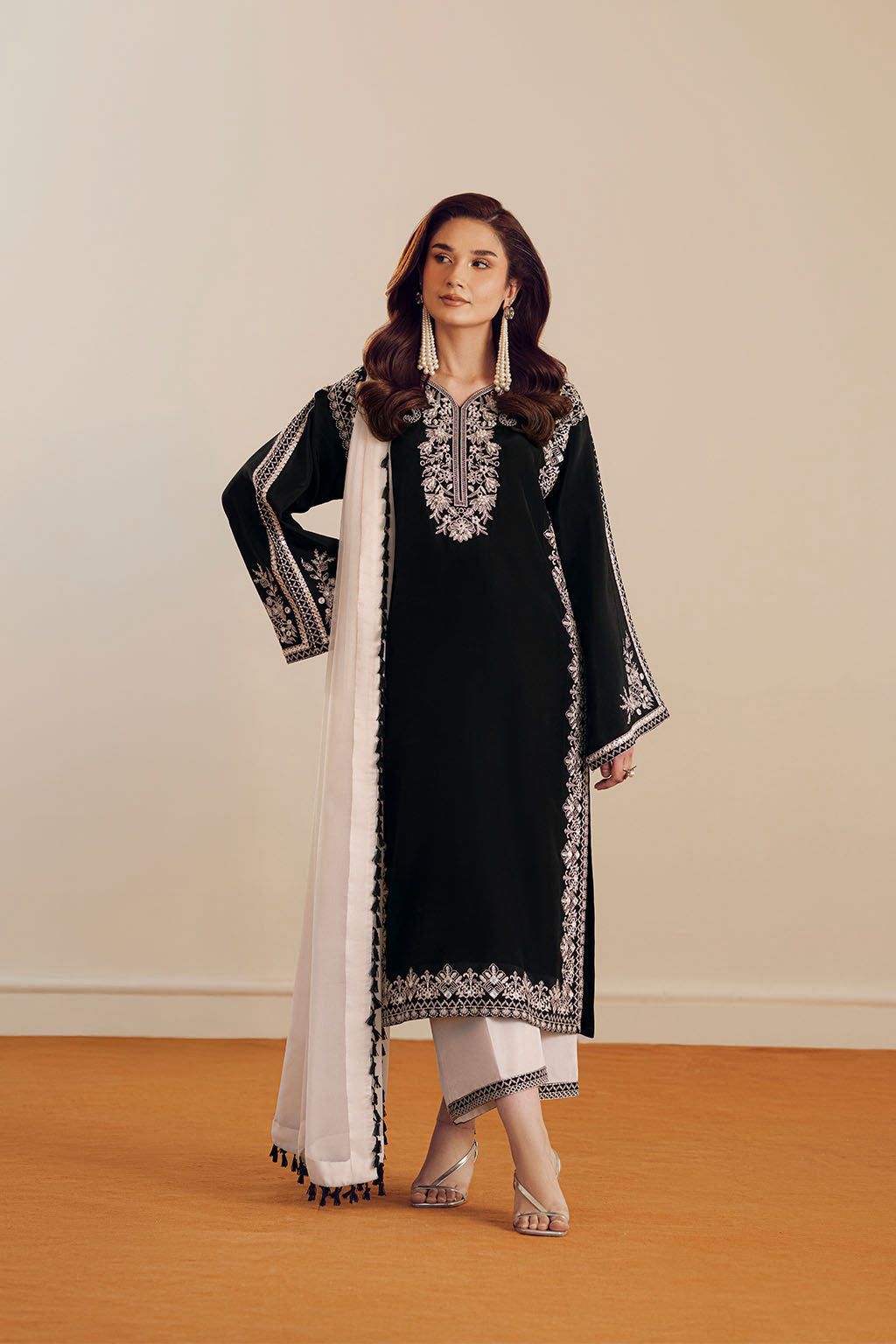 RESENTING VANIYA PREMIUM HEAVY EMBROIDERED DHANAK VOL
