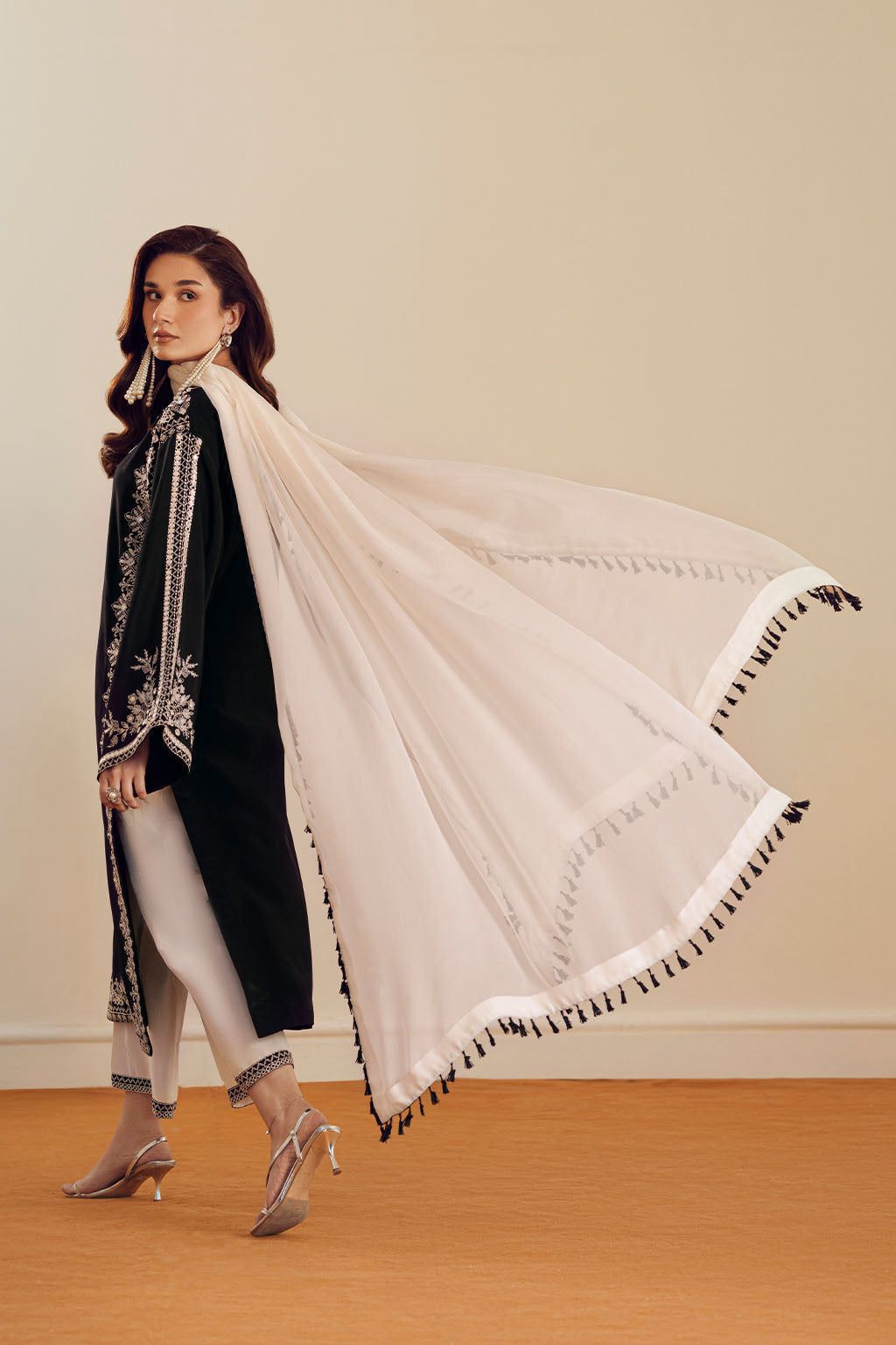 RESENTING VANIYA PREMIUM HEAVY EMBROIDERED DHANAK VOL - Image 3